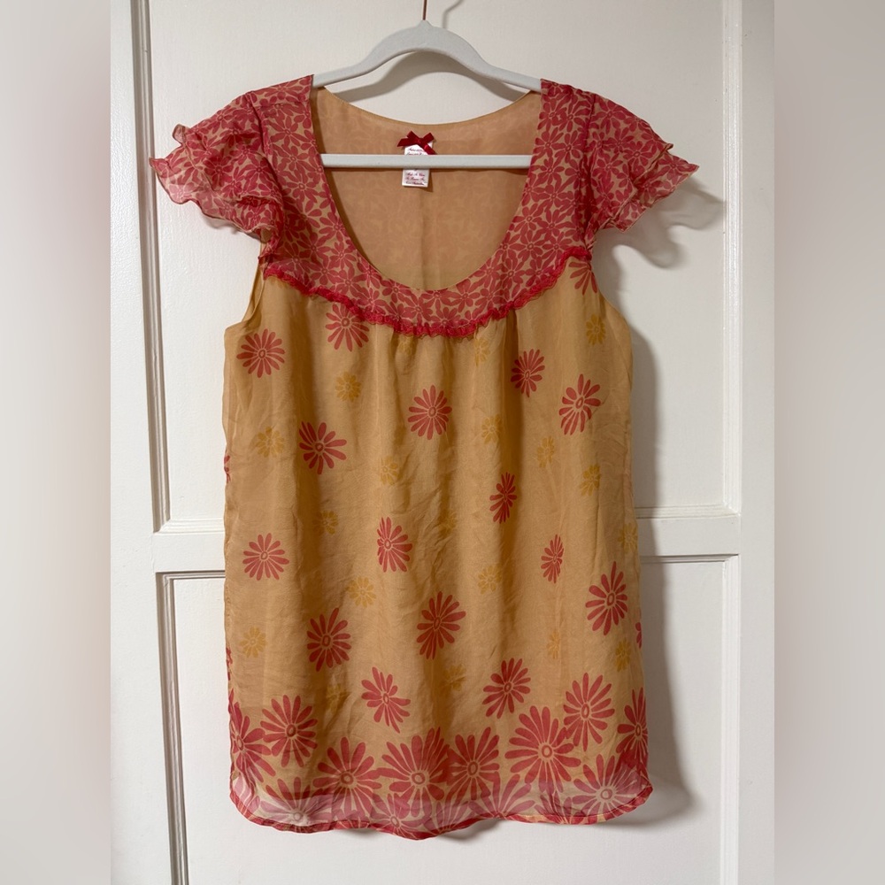 Forever 21 Floral Top with Flutter Sleeves Size L